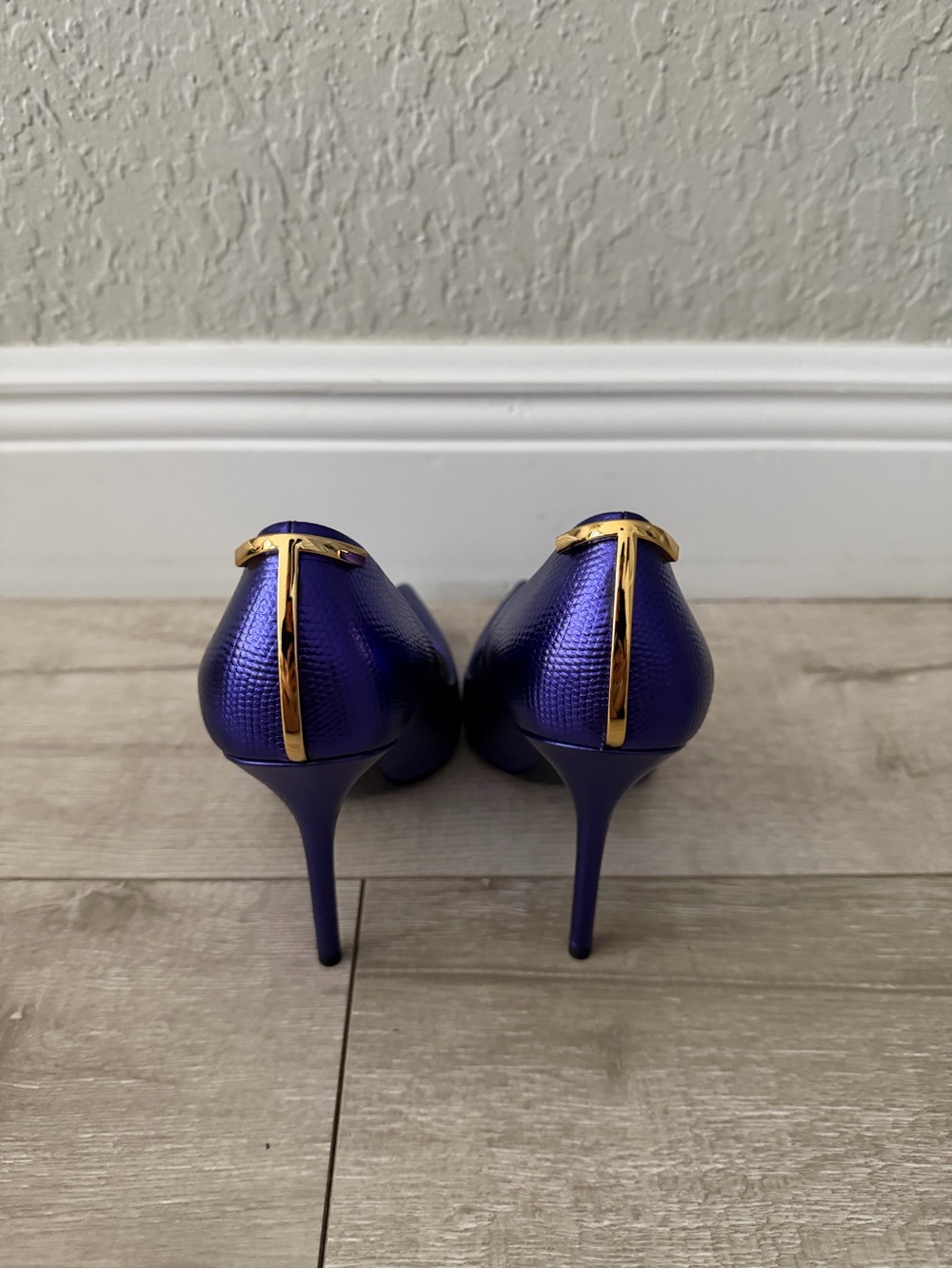 Tom Ford Purple Pointed Stiletto Heels with Gold Heel T women 37 U.S. 7 pumps - Picture 5 of 6
